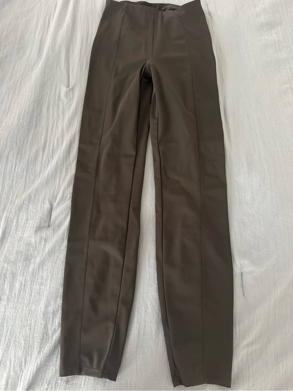 Lululemon Here to There High Rise 7/8 pant. Like new.